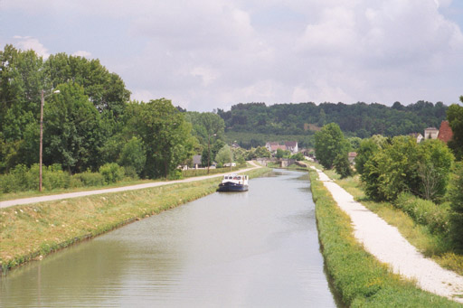 Our boat along the canal just before the lock at Chatel Censoir